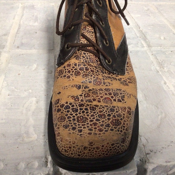 NYCOLE ST LOUIS - Truly unique lace up leather boots - Size 7.5 B - Picture 6 of 14